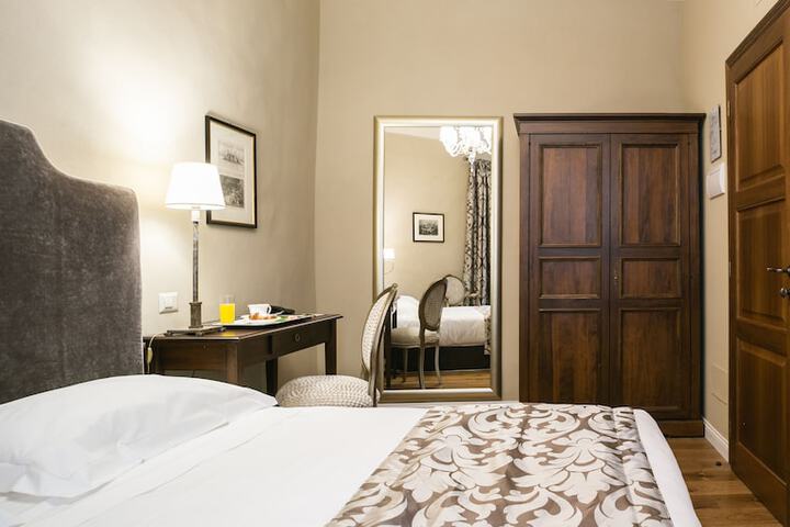 Room 10 of 110