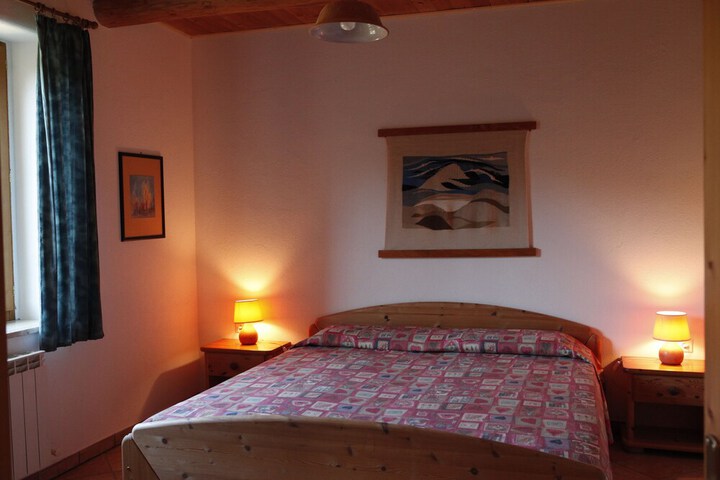 Room 2 of 32