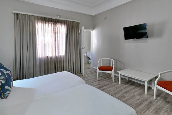 Room 85 of 199