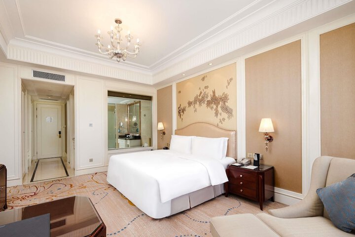 Room 19 of 74