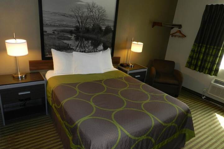 Room 6 of 25