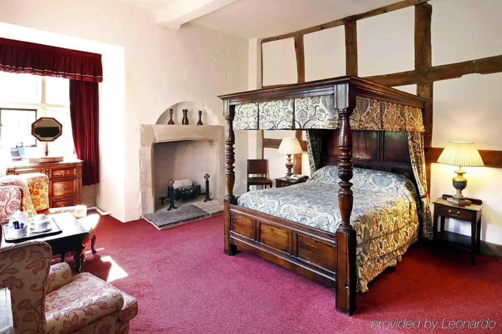 Room 4 of 18