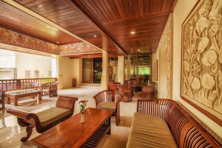 Entrance & Lobby