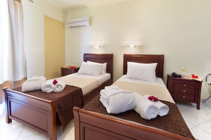 Room 8 of 25