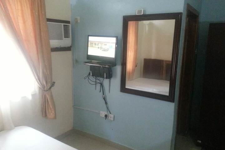 Room 4 of 39