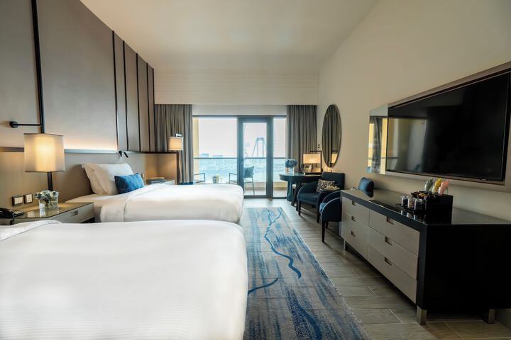 Room 22 of 211
