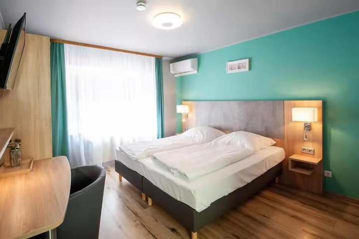 Room 3 of 35