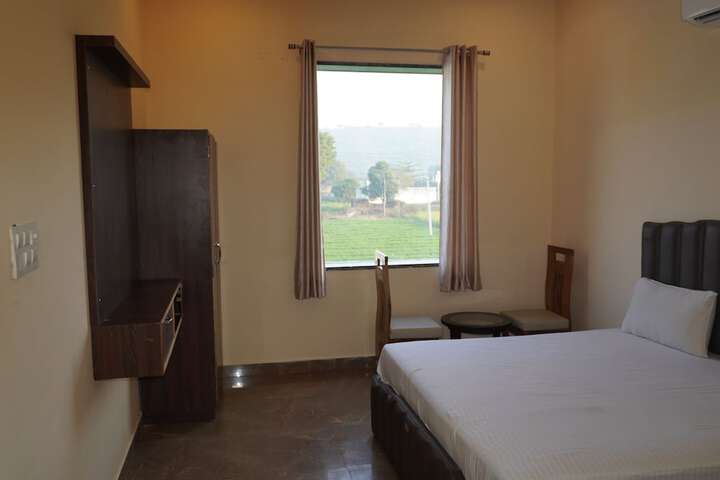 Room 19 of 73