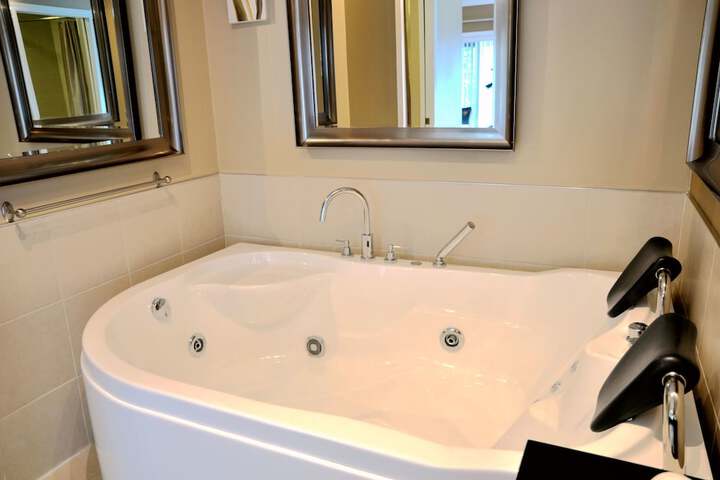 Hot Tub 38 of 59