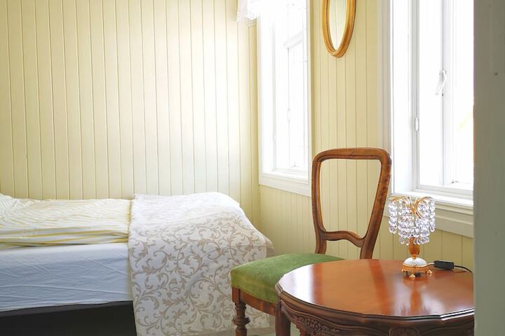 Room 15 of 42