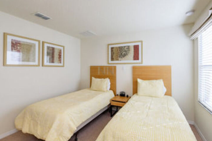 Room 320 of 687