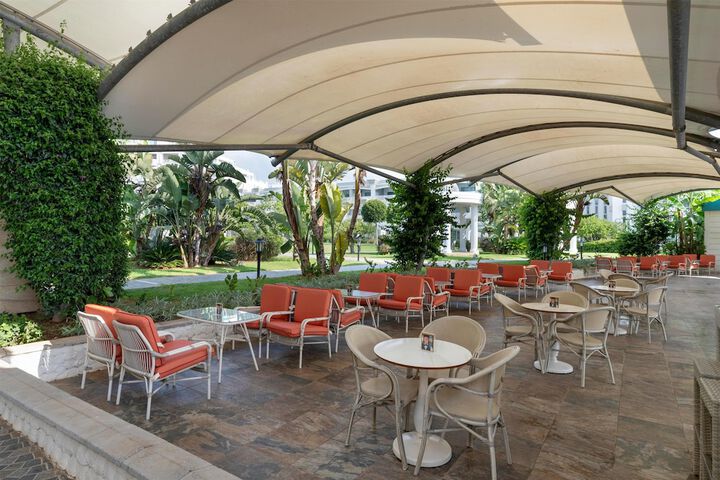 Lounge 140 of 171
