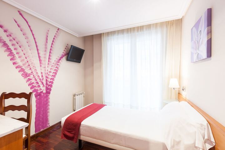 Room 14 of 76