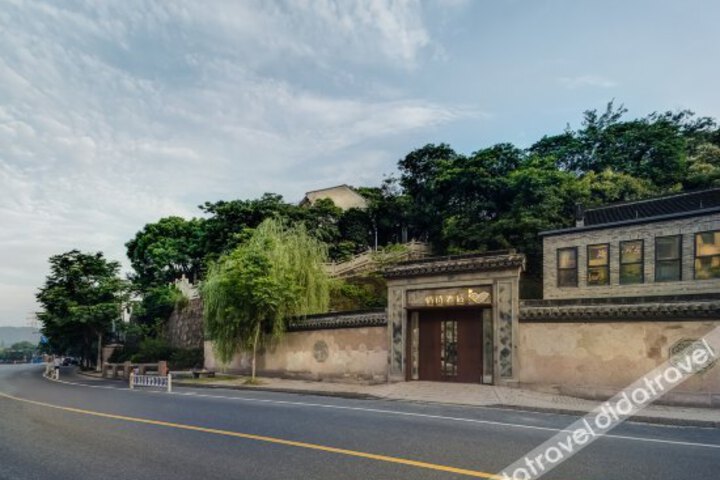 Seclusion Scenery West Lake Hotel （Southern Song Guan kiln）