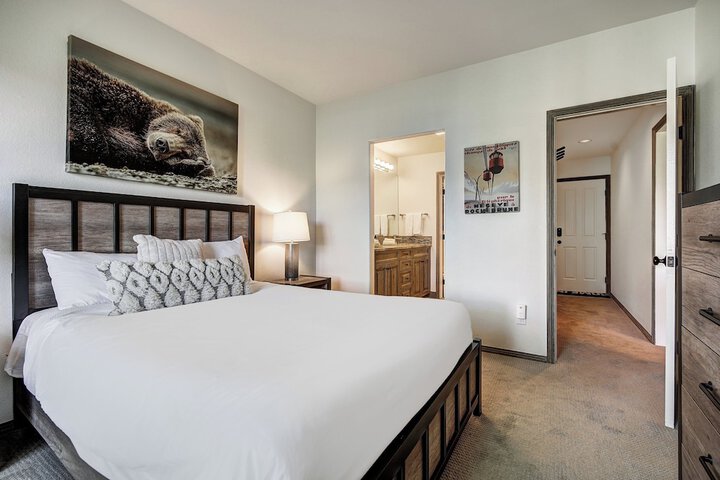 Room 102 of 493