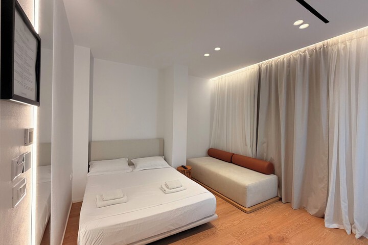 Room 19 of 34