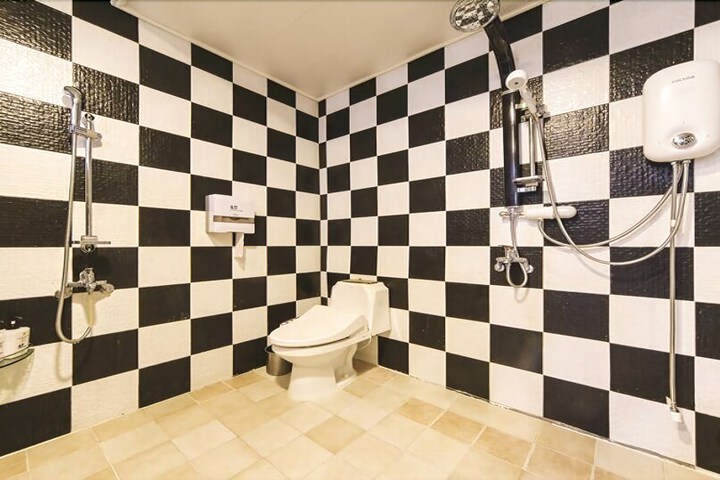 Room 8 of 34