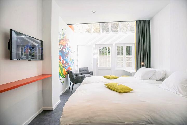 Room 21 of 42