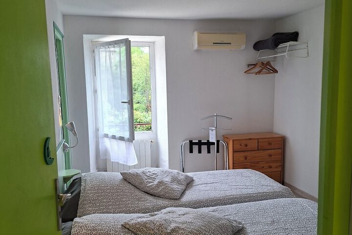 Room 4 of 35