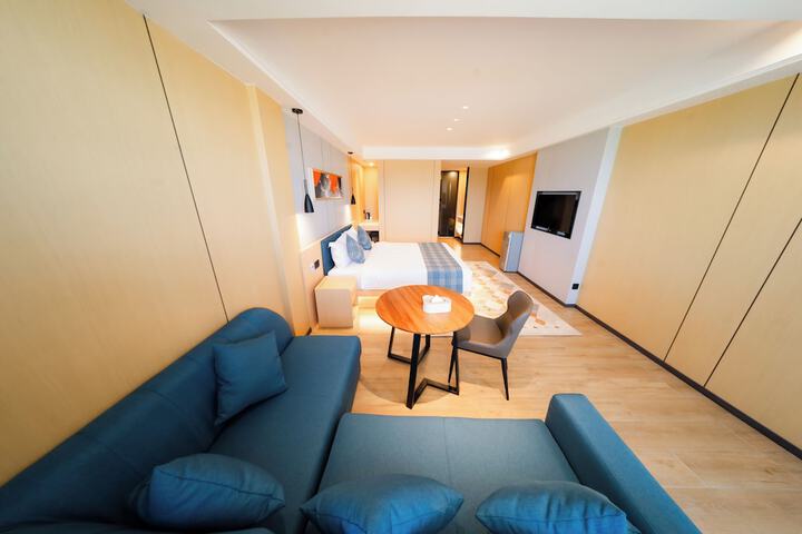 Room 11 of 17