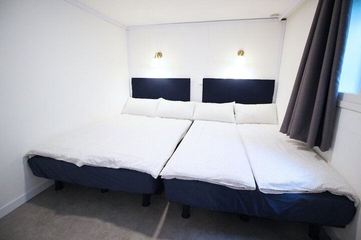 Room 9 of 178