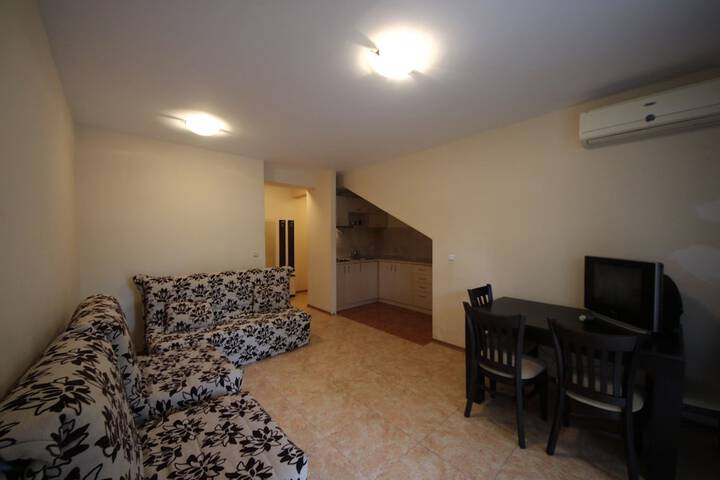 Room 6 of 15