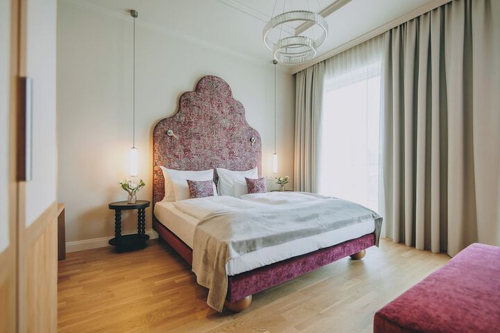 Room 27 of 81