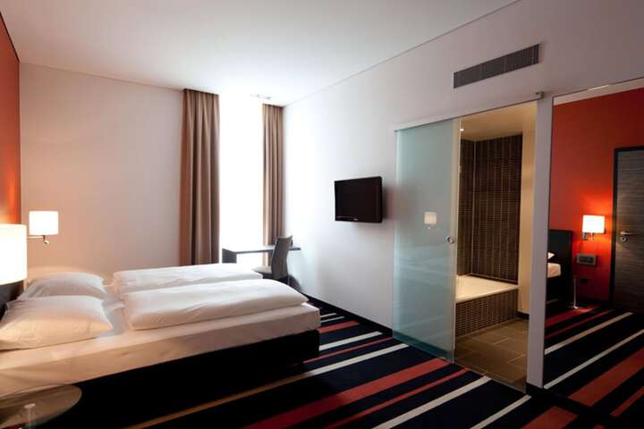 Room 11 of 33