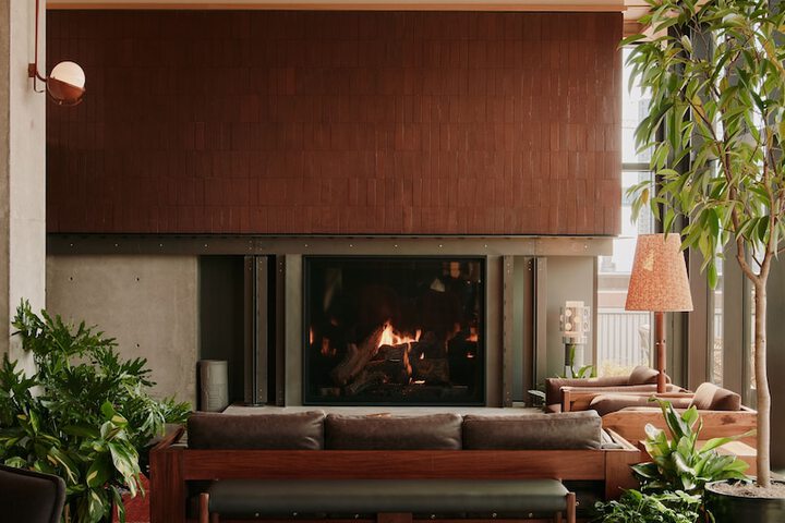 Lounge 43 of 50
