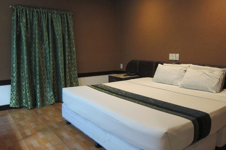 Room 5 of 68