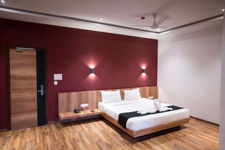Room 10 of 29