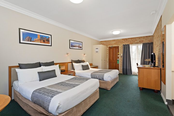 Room 14 of 65