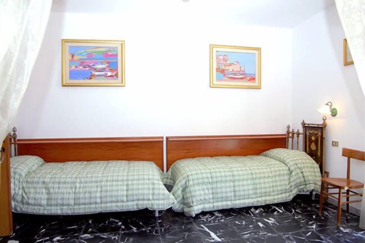 Room 6 of 40