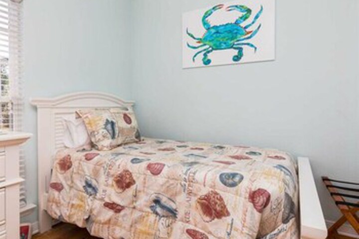 Room 28 of 33