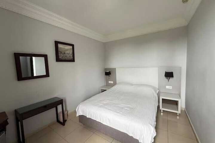 Room 9 of 28