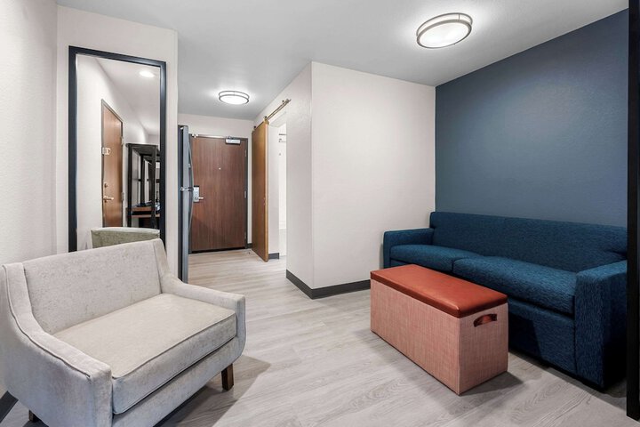 Suite 2 Queen Beds (3 of 14)