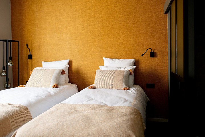 Room 7 of 25