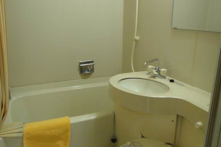 Room 12 of 26