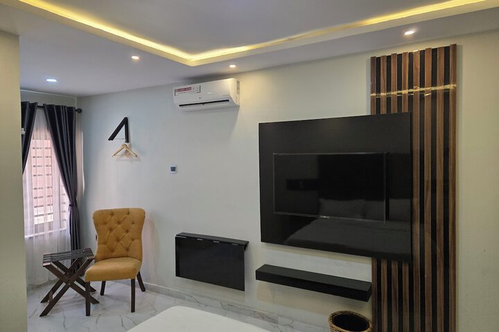 Room 18 of 32
