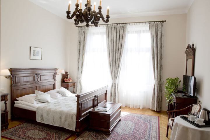 Room 2 of 35