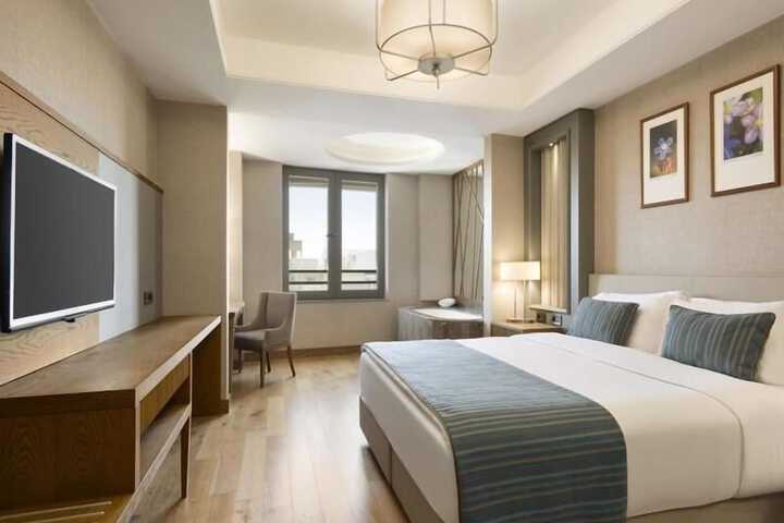 Room 12 of 35