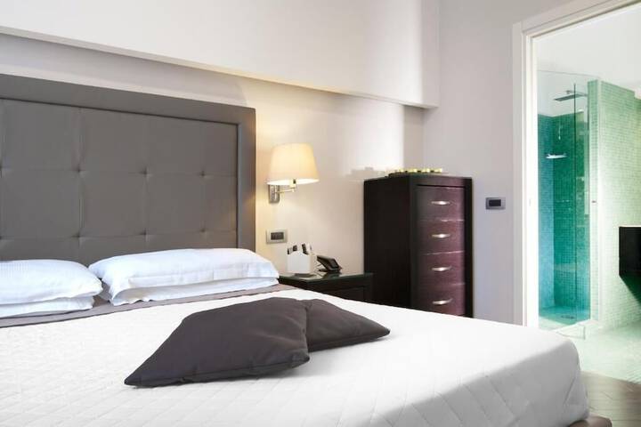 Room 28 of 59