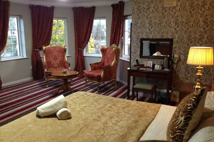 Room 6 of 17