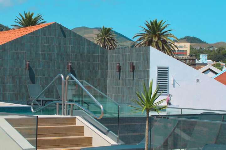 Hotel Pool
