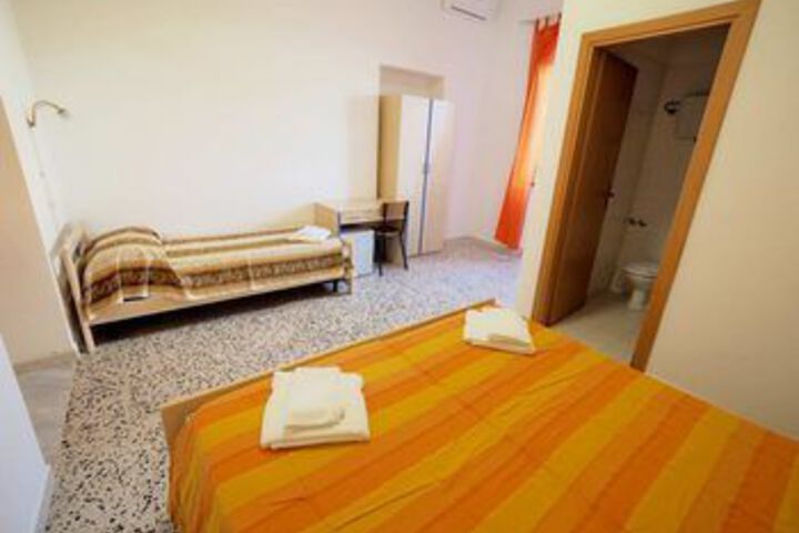 Room 6 of 23