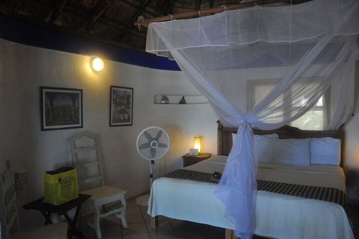Room 3 of 163