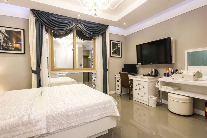 Room 26 of 42