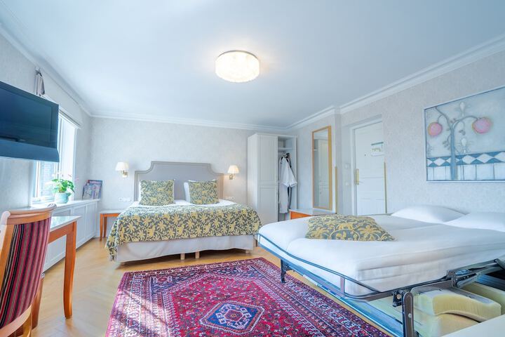 Room 44 of 124