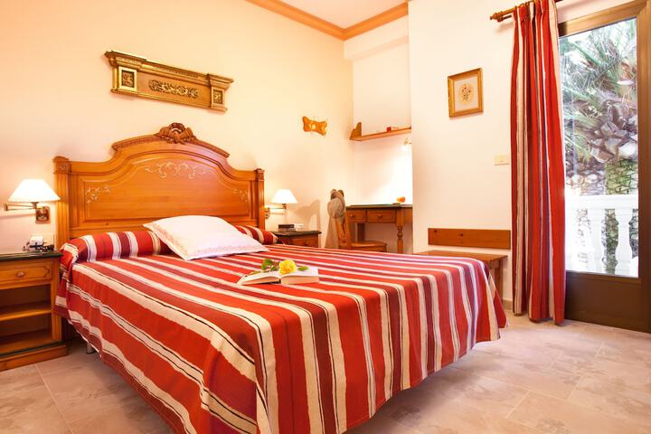 Room 2 of 32