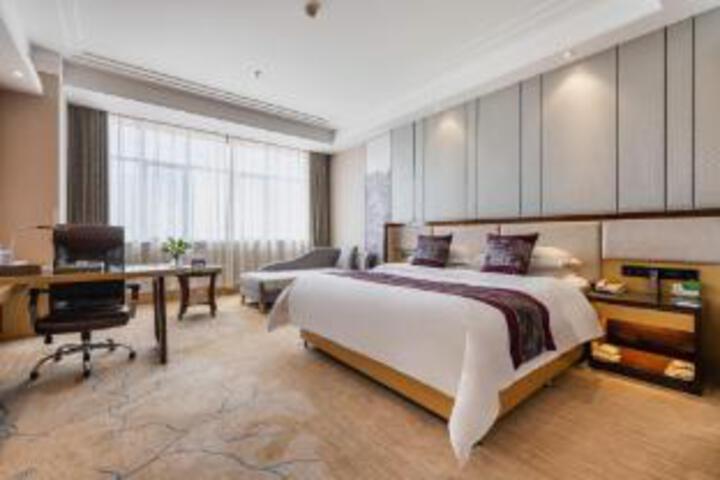 Room 7 of 8